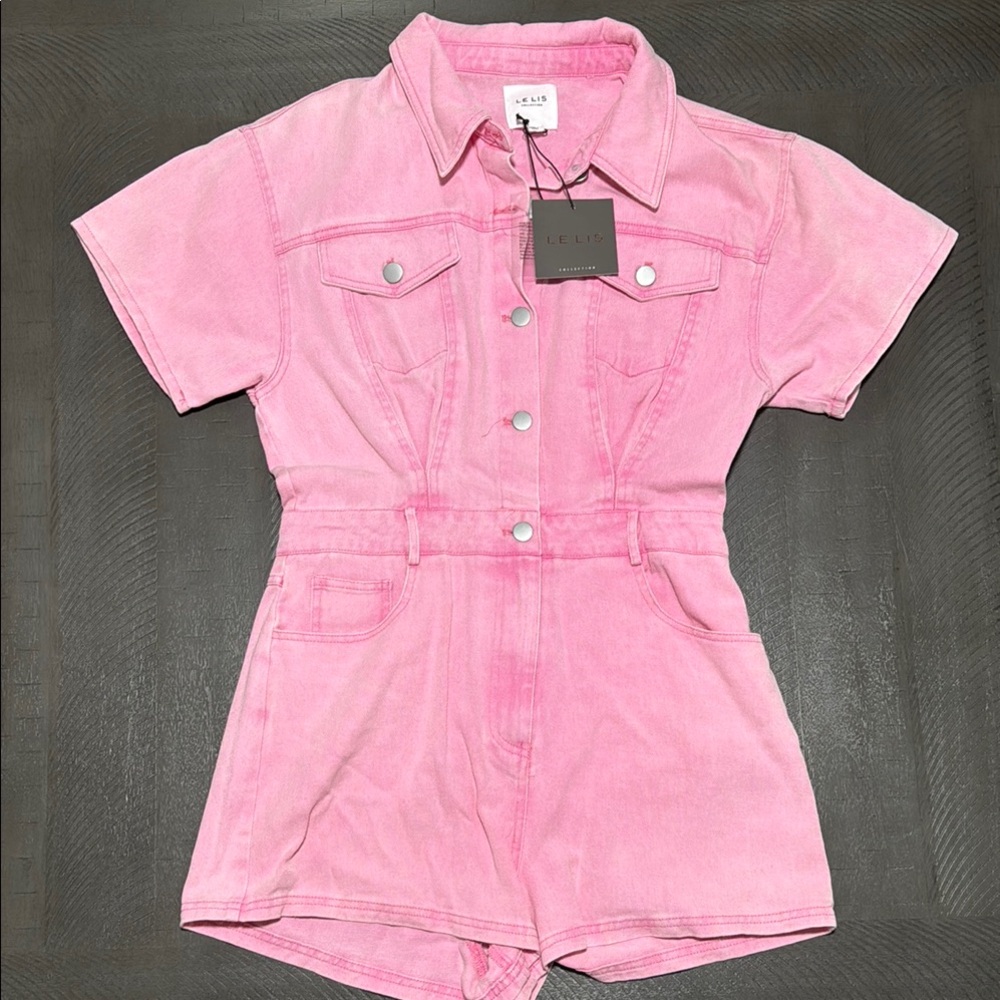Women’s medium romper bought from boutique.  New with tags.